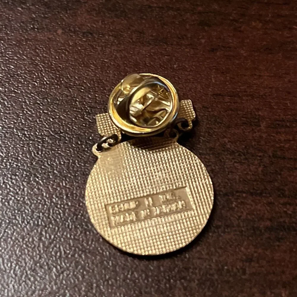 McDonald’s Shanghai Chicken McNuggets‎ Salad Oriental Employee Lapel Hat Pin